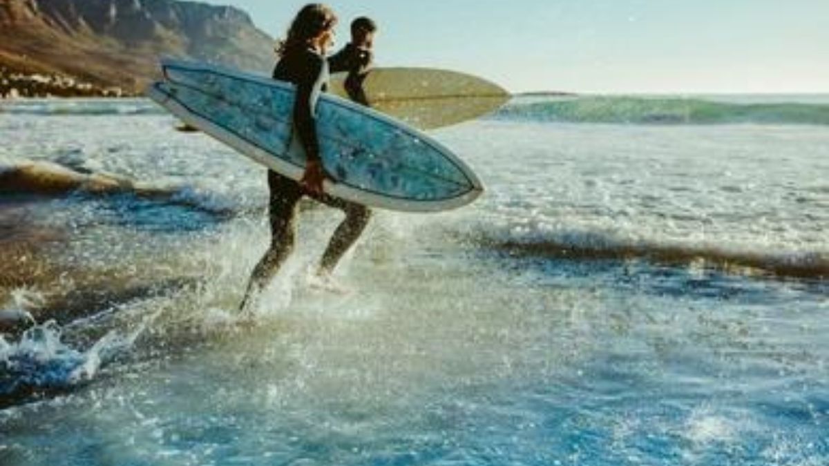 Riding the Waves Together: The Ultimate Guide tor Surfing with a Partner