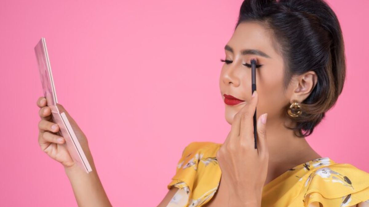 The Rise of mini makeup Korean Beauty: A Must-Try Trend